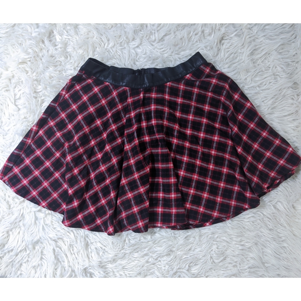 F21 🌟Large Red & Black Plaid Skirt